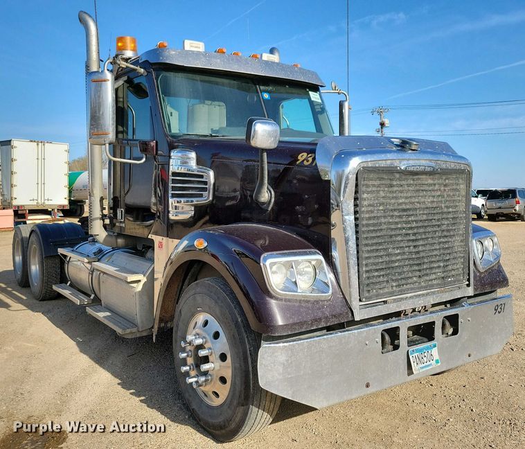 image for item EA2388 2014 Freightliner Coronado semi truck