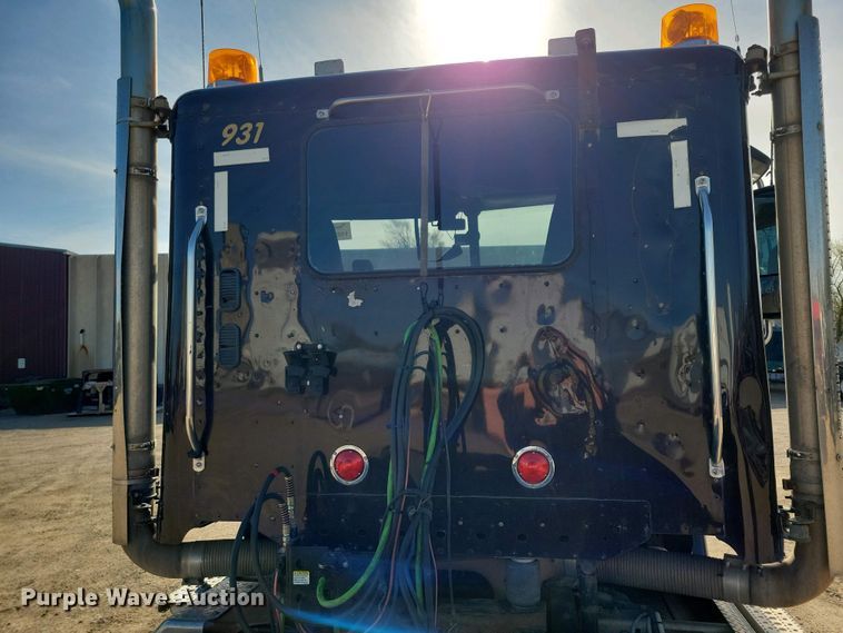 image for item EA2388 2014 Freightliner Coronado semi truck