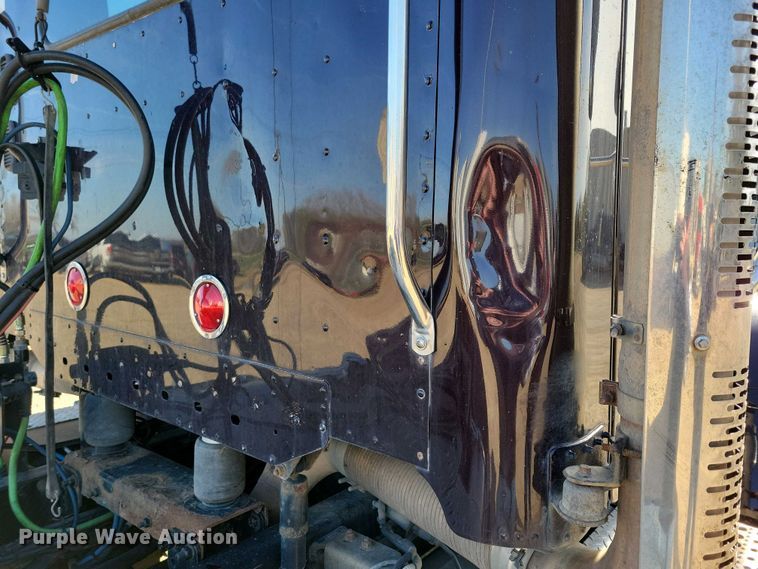 image for item EA2388 2014 Freightliner Coronado semi truck