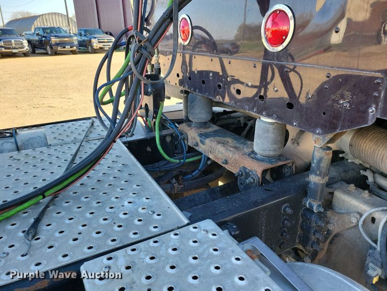 image for item EA2388 2014 Freightliner Coronado semi truck