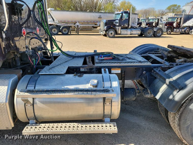 image for item EA2388 2014 Freightliner Coronado semi truck