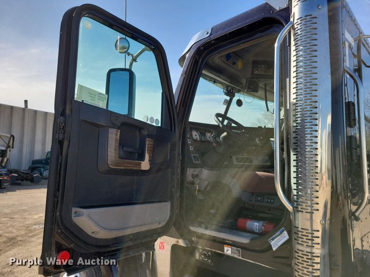 image for item EA2388 2014 Freightliner Coronado semi truck