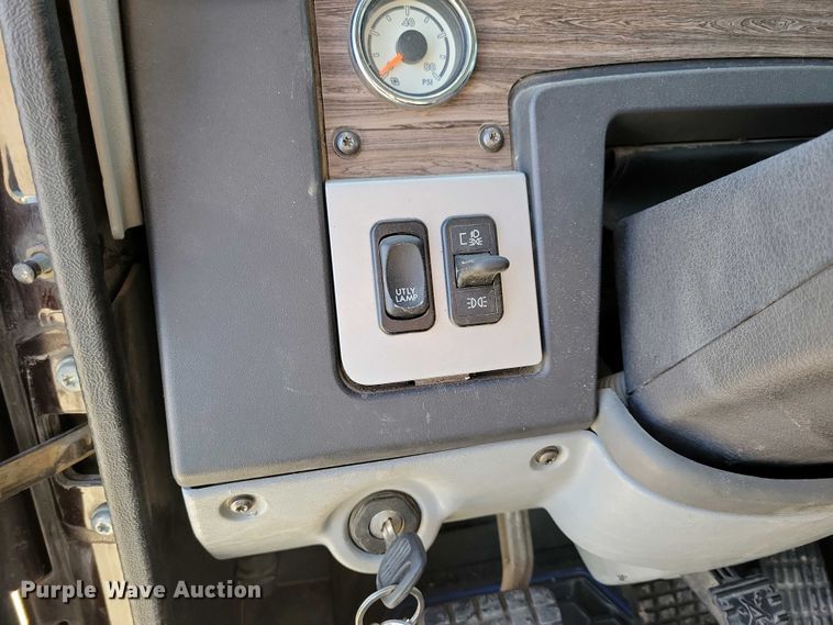 image for item EA2388 2014 Freightliner Coronado semi truck