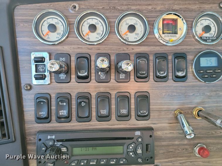 image for item EA2388 2014 Freightliner Coronado semi truck