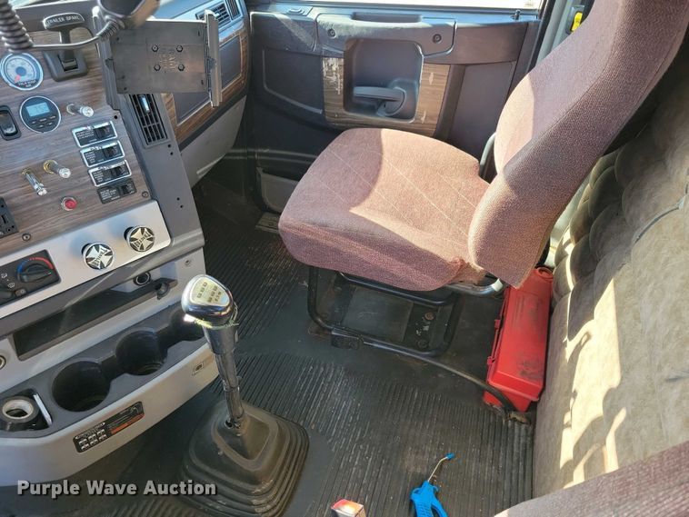 image for item EA2388 2014 Freightliner Coronado semi truck