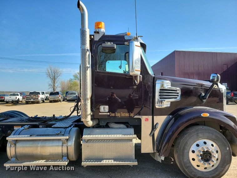 image for item EA2388 2014 Freightliner Coronado semi truck