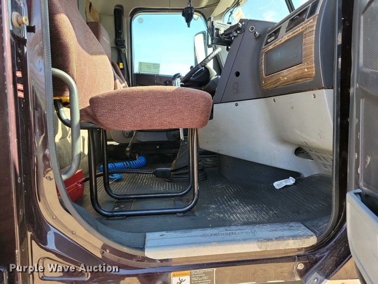 image for item EA2388 2014 Freightliner Coronado semi truck