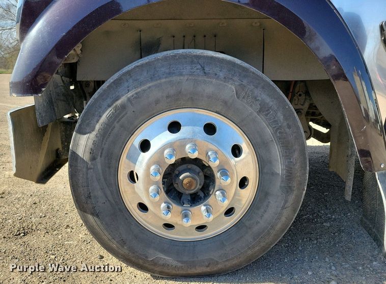 image for item EA2388 2014 Freightliner Coronado semi truck