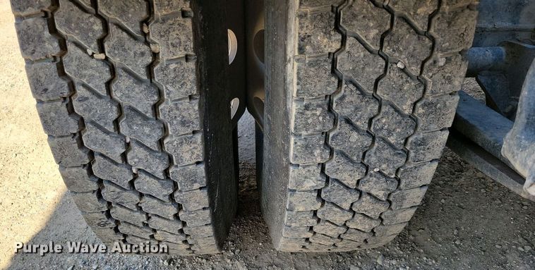 image for item EA2388 2014 Freightliner Coronado semi truck