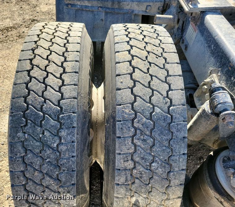 image for item EA2388 2014 Freightliner Coronado semi truck