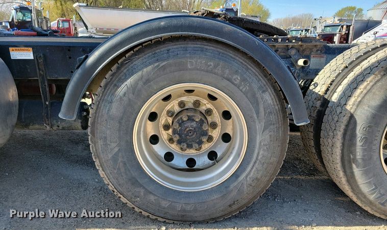 image for item EA2388 2014 Freightliner Coronado semi truck