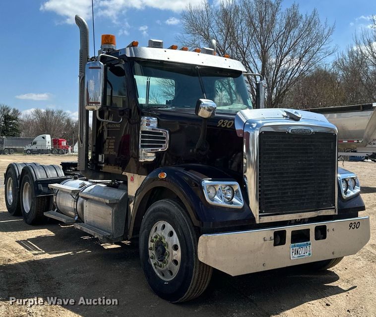 image for item EA2390 2014 Freightliner Coronado SD 122 semi truck