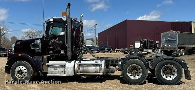 image for item EA2390 2014 Freightliner Coronado SD 122 semi truck