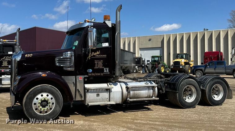 image for item EA2390 2014 Freightliner Coronado SD 122 semi truck