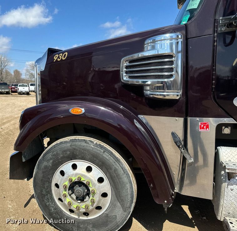 image for item EA2390 2014 Freightliner Coronado SD 122 semi truck