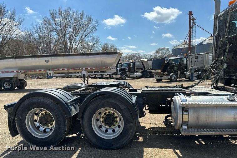 image for item EA2390 2014 Freightliner Coronado SD 122 semi truck