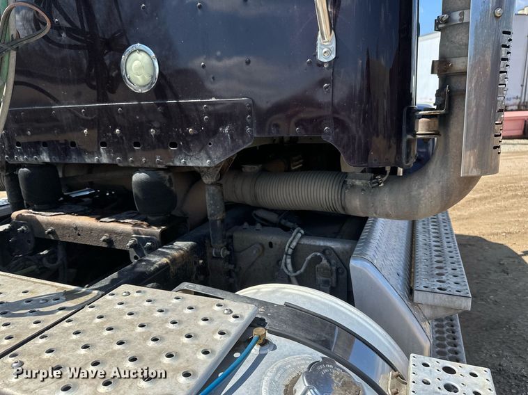 image for item EA2390 2014 Freightliner Coronado SD 122 semi truck