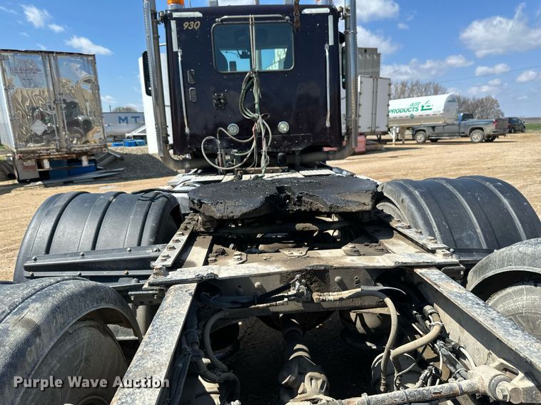 image for item EA2390 2014 Freightliner Coronado SD 122 semi truck