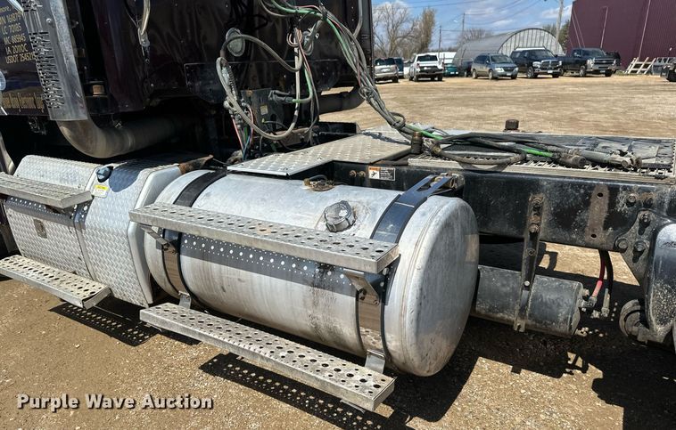 image for item EA2390 2014 Freightliner Coronado SD 122 semi truck