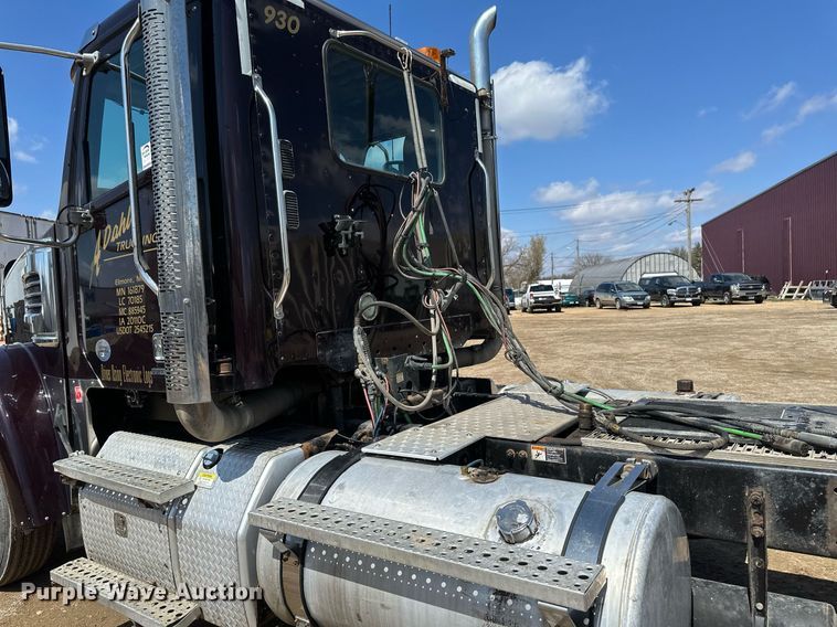 image for item EA2390 2014 Freightliner Coronado SD 122 semi truck