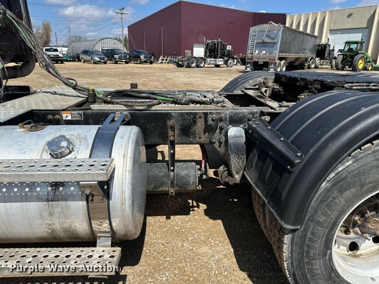 image for item EA2390 2014 Freightliner Coronado SD 122 semi truck