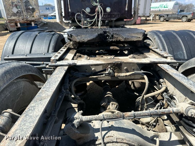 image for item EA2390 2014 Freightliner Coronado SD 122 semi truck