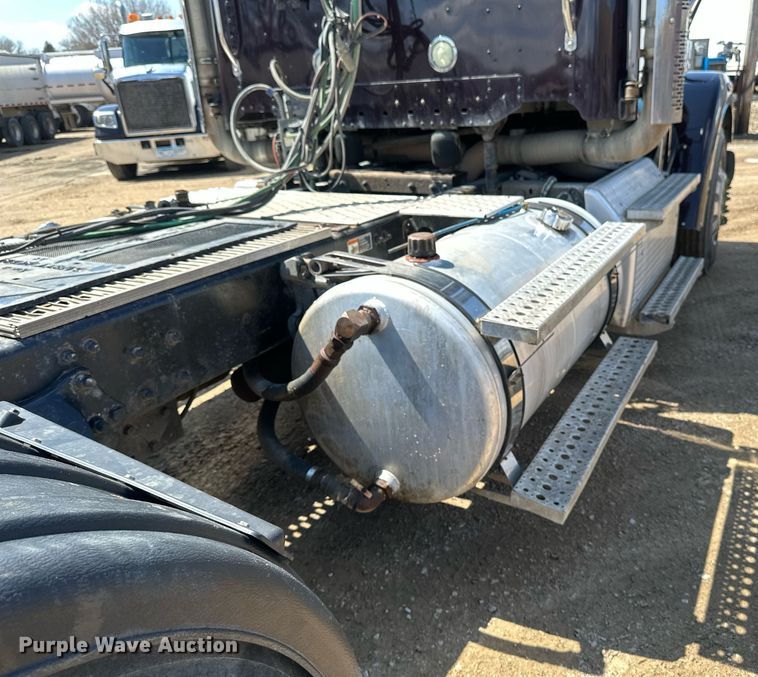 image for item EA2390 2014 Freightliner Coronado SD 122 semi truck