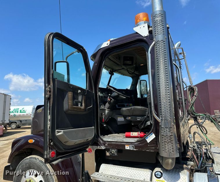 image for item EA2390 2014 Freightliner Coronado SD 122 semi truck