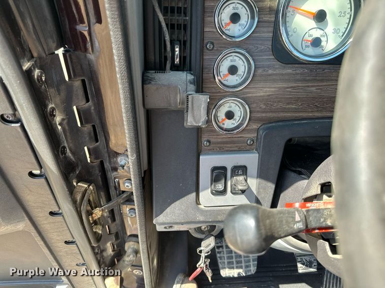 image for item EA2390 2014 Freightliner Coronado SD 122 semi truck