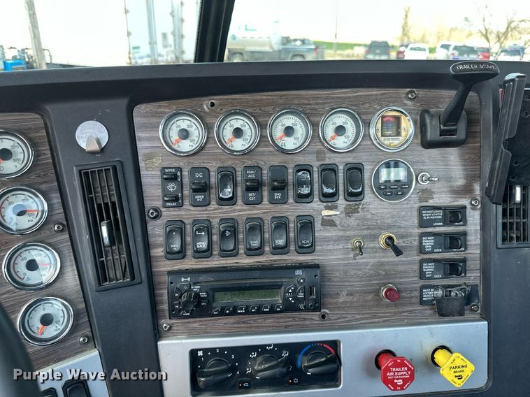 image for item EA2390 2014 Freightliner Coronado SD 122 semi truck