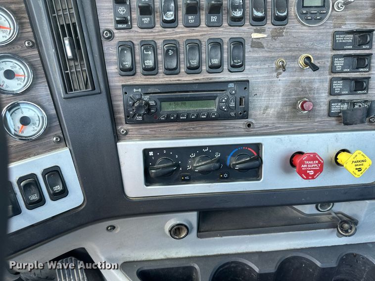 image for item EA2390 2014 Freightliner Coronado SD 122 semi truck