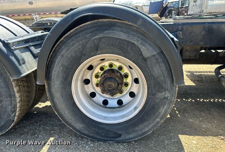 image for item EA2390 2014 Freightliner Coronado SD 122 semi truck