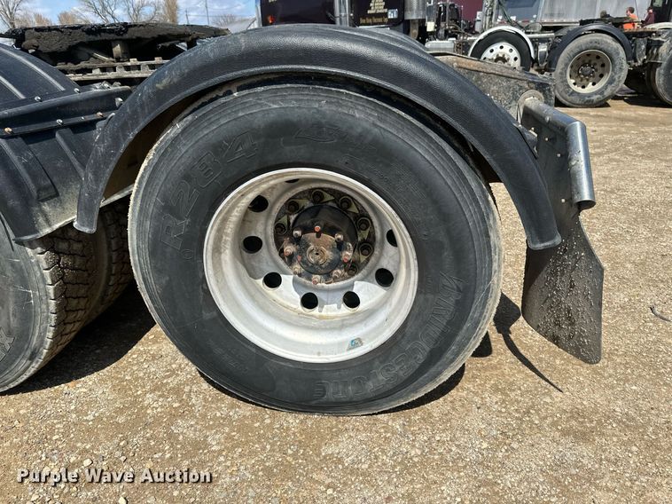 image for item EA2390 2014 Freightliner Coronado SD 122 semi truck