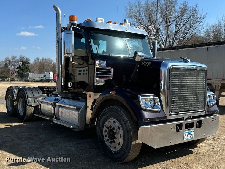 image for item EA2392 2014 Freightliner Coronado SD 122 semi truck