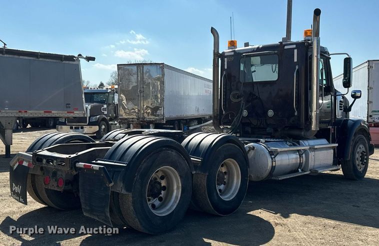 image for item EA2392 2014 Freightliner Coronado SD 122 semi truck