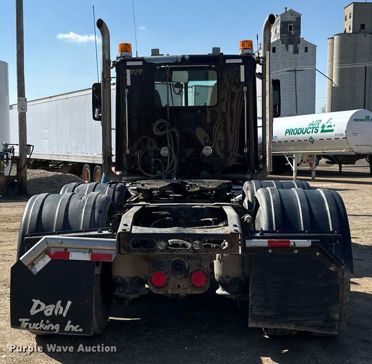 image for item EA2392 2014 Freightliner Coronado SD 122 semi truck