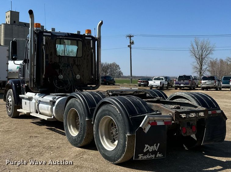 image for item EA2392 2014 Freightliner Coronado SD 122 semi truck