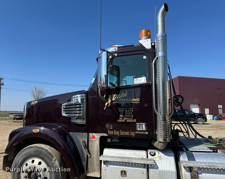 image for item EA2392 2014 Freightliner Coronado SD 122 semi truck