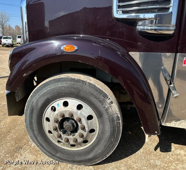 image for item EA2392 2014 Freightliner Coronado SD 122 semi truck