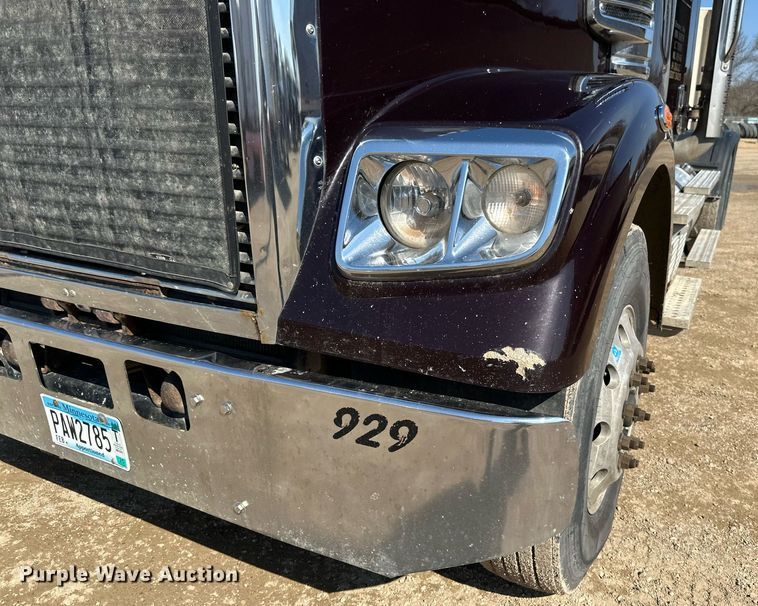 image for item EA2392 2014 Freightliner Coronado SD 122 semi truck