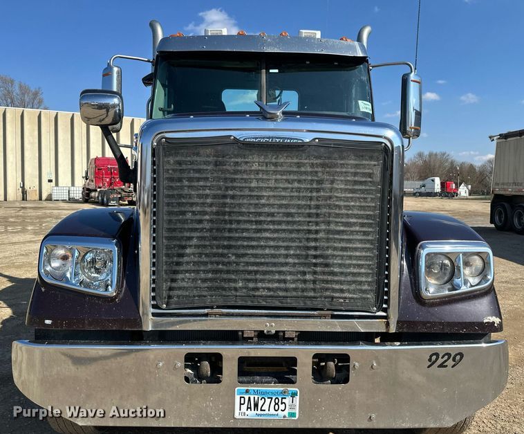 image for item EA2392 2014 Freightliner Coronado SD 122 semi truck