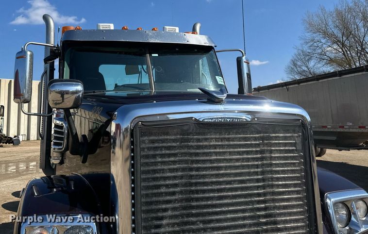 image for item EA2392 2014 Freightliner Coronado SD 122 semi truck