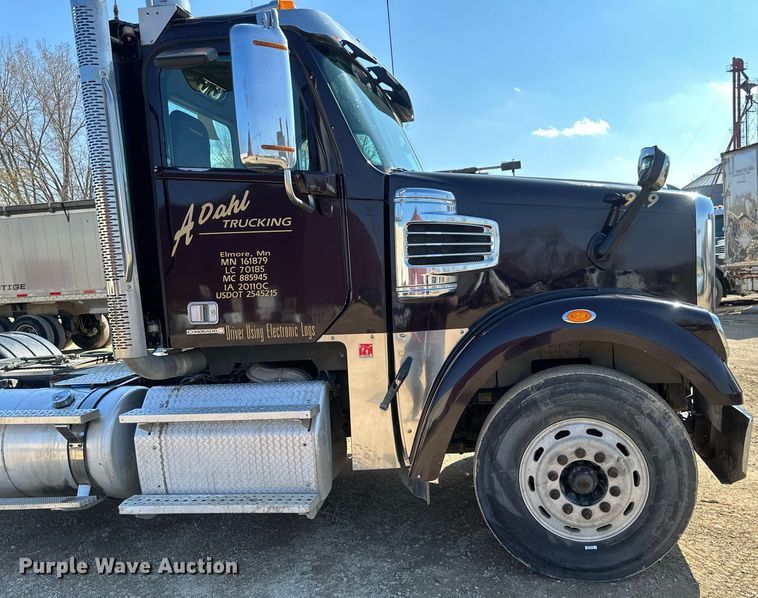 image for item EA2392 2014 Freightliner Coronado SD 122 semi truck