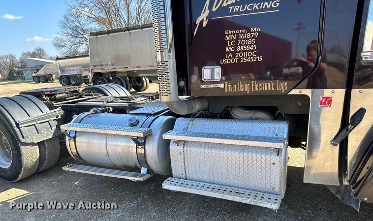 image for item EA2392 2014 Freightliner Coronado SD 122 semi truck