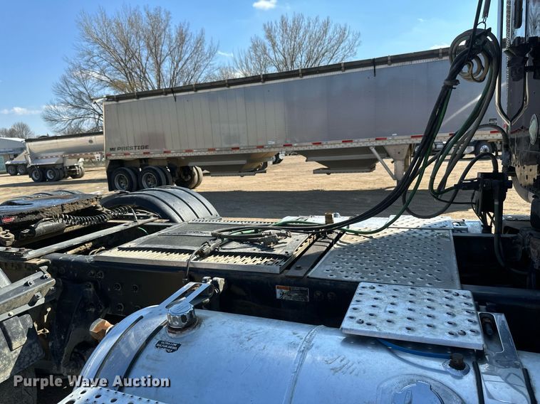 image for item EA2392 2014 Freightliner Coronado SD 122 semi truck