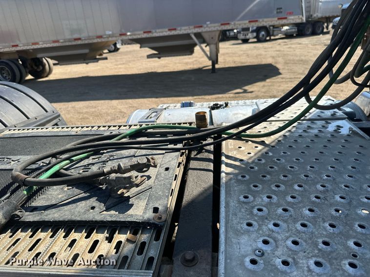 image for item EA2392 2014 Freightliner Coronado SD 122 semi truck