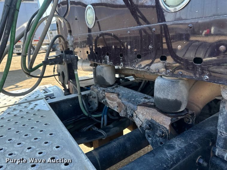 image for item EA2392 2014 Freightliner Coronado SD 122 semi truck