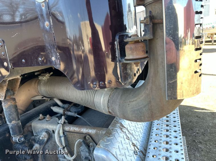 image for item EA2392 2014 Freightliner Coronado SD 122 semi truck