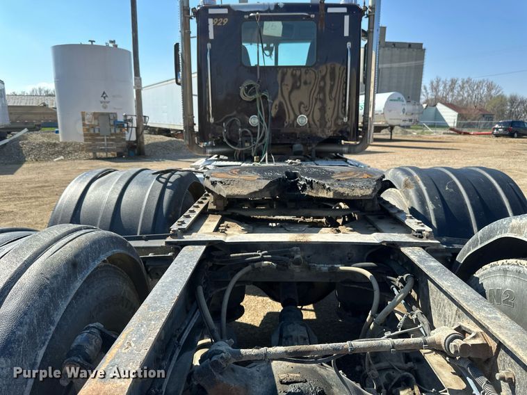 image for item EA2392 2014 Freightliner Coronado SD 122 semi truck