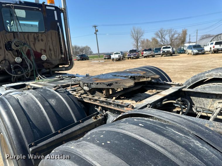 image for item EA2392 2014 Freightliner Coronado SD 122 semi truck